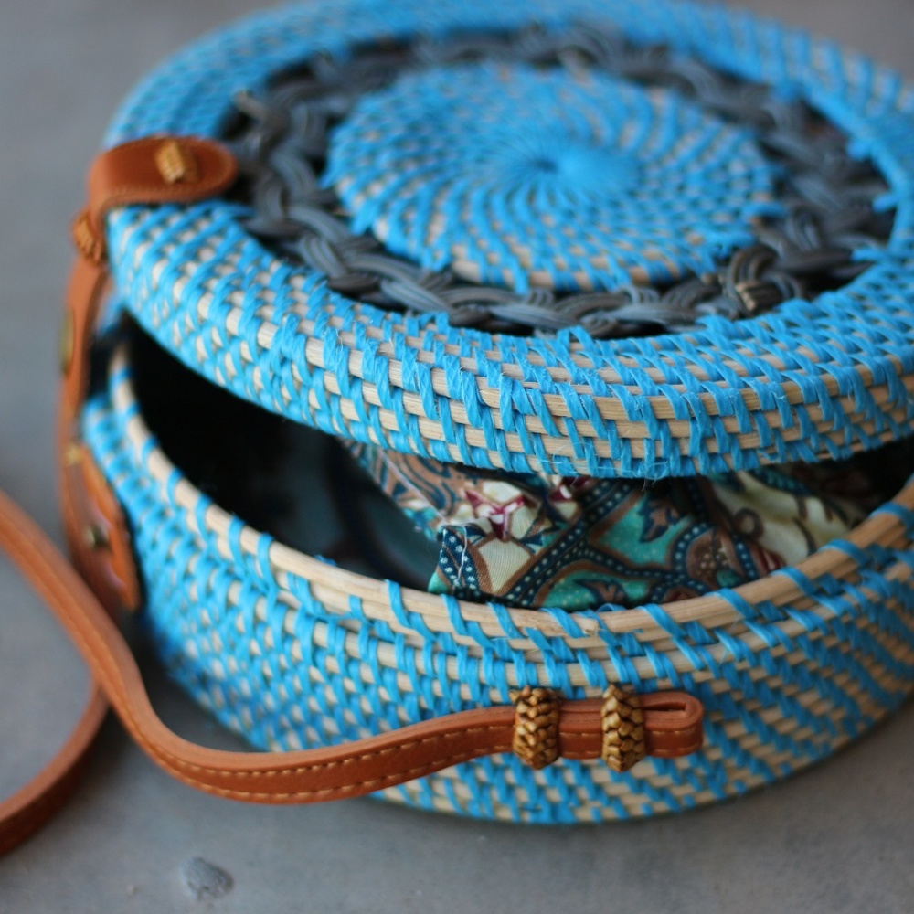 🔙PRICE🤑 Balinese Ata Rattan Blue Round Bag